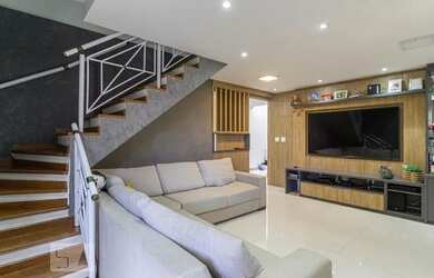 Imagem: A casa possui 4 Dormitórios, 4 Banheiros, 2 Vagas na garagem