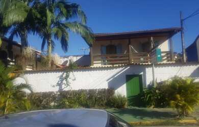 Imagem: A casa possui 5 Dormitórios, 2 Banheiros, 4 Vagas na garagem