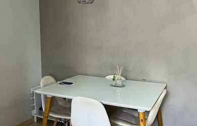 Imagem: O apartamento possui 2 Dormitórios, 1 Banheiro, 1 Vaga na garagem