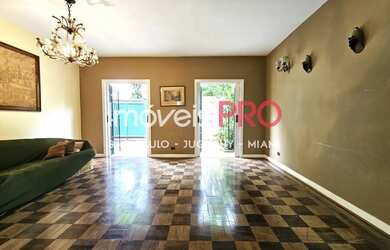 Imagem: A casa à venda possui 4 Dormitórios, 5 Banheiros, 3 Vagas