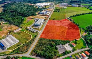 Imagem: O terreno possui 45518m² de Área e está localizado em Fazendinha