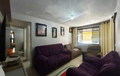 Imagem: A casa possui 3 Dormitórios, 1 Banheiro, 2 Vagas na garagem