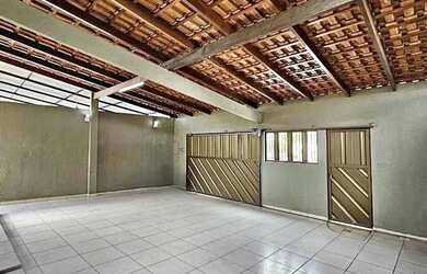 Imagem: A casa possui 2 Dormitórios, 1 Banheiro, 3 Vagas na garagem