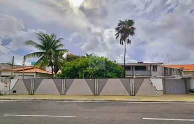 Imagem: O depósito possui 5 Vagas na garagem, 828m² de Área e está