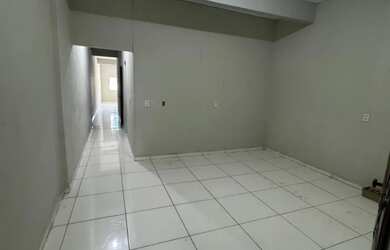 Imagem: A casa possui 2 Dormitórios, 2 Banheiros, 2 Vagas na garagem