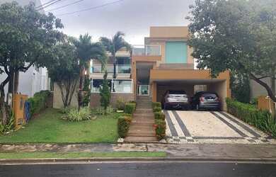 Imagem: A casa em condomínio possui 4 Dormitórios, 5 Banheiros, 5