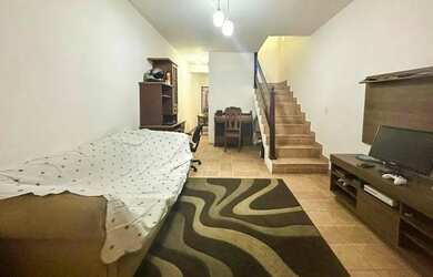 Imagem: A casa possui 3 Dormitórios, 3 Banheiros, 2 Vagas na garagem