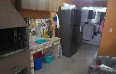 Imagem 11: Casa em Porto Alegre, no bairro Hípica, com 2 dormitório s , e 2 banheiros,...