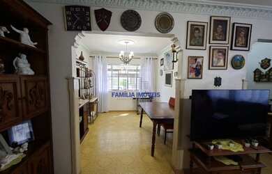 Imagem: A casa possui 3 Dormitórios, 2 Banheiros, 2 Vagas na garagem