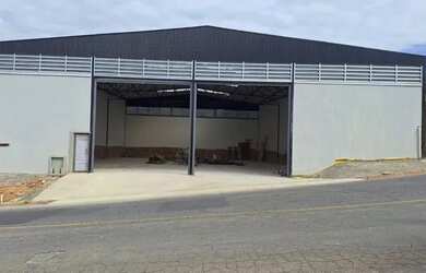 Imagem: O depósito possui 5 Vagas na garagem, 400m² de Área, Imóvel