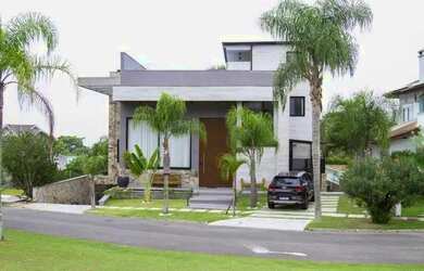 Imagem: A casa possui 5 Dormitórios, 5 Banheiros, 4 Vagas na garagem