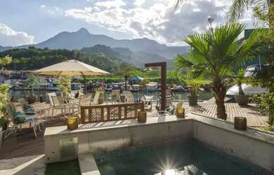 Imagem: A casa possui 4 Dormitórios, 5 Banheiros, 1 Vaga na garagem