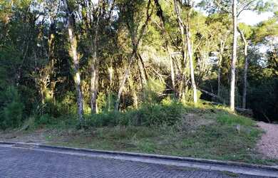 Imagem: O terreno possui 420m² de Área e está localizado em Gramado