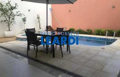 Imagem: A casa em condomínio possui 5 Dormitórios, 5 Banheiros, 4