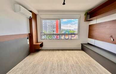 Imagem: A kitnet possui 1 Dormitório, 1 Banheiro, 1 Vaga na garagem