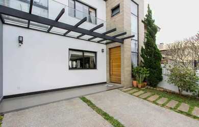 Imagem 2: Excelente casa de alvenaria, 4 dormitórios, 2 suítes e 2 vagas de garagem