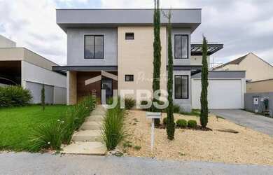 Imagem: A casa em condomínio possui 5 Dormitórios, 5 Banheiros, 4