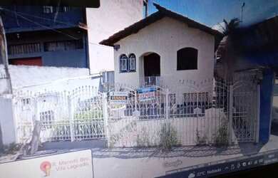 Imagem: A casa possui 3 Dormitórios, 3 Banheiros, 3 Vagas na garagem