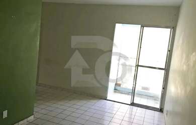 Imagem: O apartamento possui 3 Dormitórios, 1 Banheiro, 1 Vaga na garagem