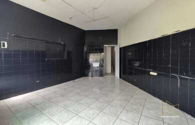 Imagem: O depósito possui 2 Vagas na garagem, 35m² de Área e está