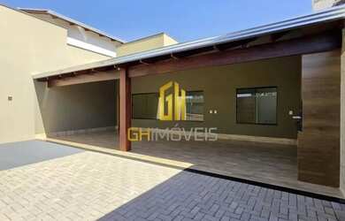 Imagem: A casa possui 3 Dormitórios, 2 Banheiros, 2 Vagas na garagem