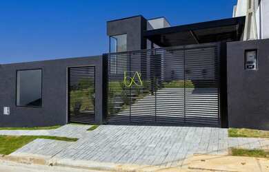 Imagem: A casa em condomínio possui 3 Dormitórios, 3 Banheiros, 2