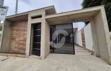 Imagem: A casa possui 3 Dormitórios, 4 Banheiros, 2 Vagas na garagem