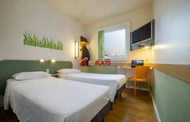 Imagem: O studio possui 1 Dormitório, 1 Banheiro, 1 Vaga na garagem