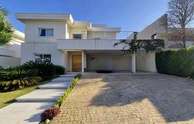 Imagem: A casa em condomínio possui 5 Dormitórios, 5 Banheiros, 4