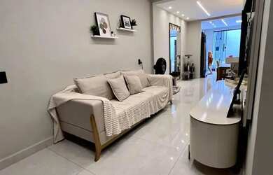 Imagem: A casa possui 2 Dormitórios, 1 Banheiro, 1 Vaga na garagem