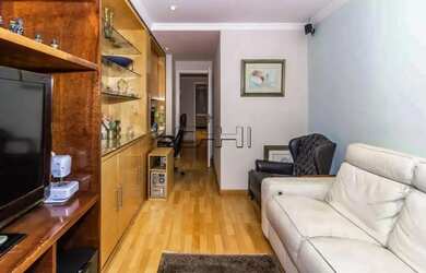 Imagem: O apartamento possui 4 Dormitórios, 2 Banheiros, 3 Vagas na