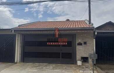 Imagem: A casa possui 3 Dormitórios, 2 Banheiros, 2 Vagas na garagem