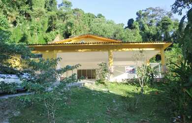 Imagem: A casa em condomínio possui 4 Dormitórios, 5 Banheiros, 3