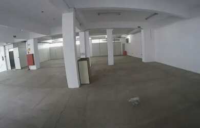 Imagem: O depósito possui 4 Vagas na garagem, 1.150m² de Área e