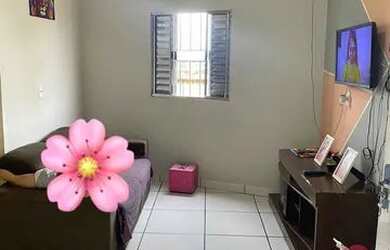 Imagem: A casa possui 2 Dormitórios, 1 Banheiro, 1 Vaga na garagem