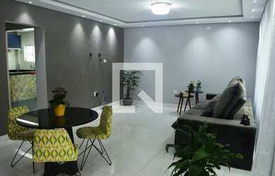 Imagem: A casa possui 4 Dormitórios, 4 Banheiros, 4 Vagas na garagem