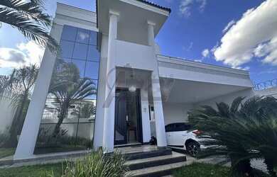 Imagem: A casa possui 5 Dormitórios, 5 Banheiros, 4 Vagas na garagem