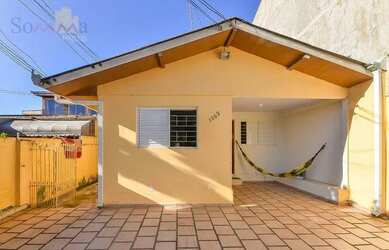 Imagem: A casa possui 5 Dormitórios, 3 Banheiros, 2 Vagas na garagem