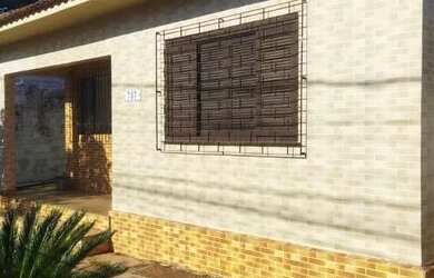 Imagem: A casa possui 3 Dormitórios, 2 Banheiros, 100m² de Área e