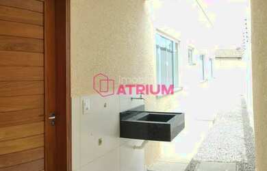 Imagem: A casa possui 2 Dormitórios, 1 Banheiro, 2 Vagas na garagem