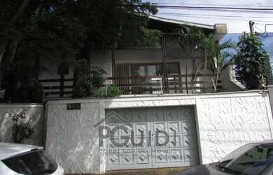 Imagem: A casa possui 3 Dormitórios, 3 Banheiros, 5 Vagas na garagem