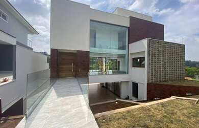 Imagem: A casa em condomínio possui 4 Dormitórios, 5 Banheiros, 4