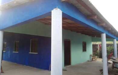 Imagem: A casa possui 2 Dormitórios, 1 Banheiro e 3 Vagas na garagem