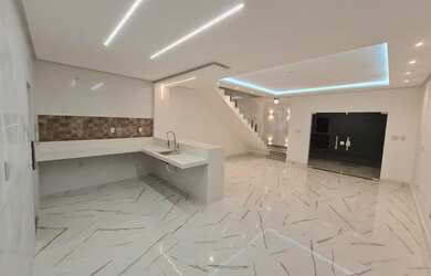 Imagem: A casa possui 3 Dormitórios, 4 Banheiros, 4 Vagas na garagem