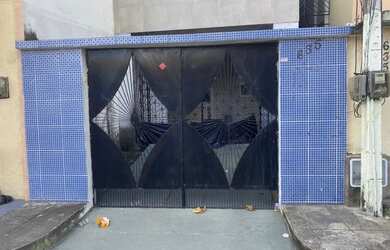 Imagem: A casa possui 2 Dormitórios, 1 Banheiro, 1 Vaga na garagem