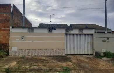 Imagem: A casa possui 2 Dormitórios, 2 Banheiros, 5 Vagas na garagem