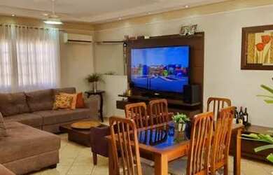 Imagem: A casa possui 3 Dormitórios, 3 Banheiros e 170m² de Área