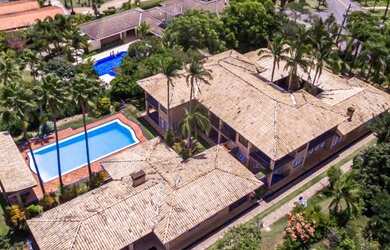 Imagem: A casa em condomínio possui 5 Dormitórios, 5 Banheiros, 4