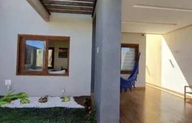 Imagem: A casa possui 3 Dormitórios, 3 Banheiros, 2 Vagas na garagem