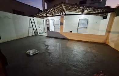 Imagem: A casa possui 2 Dormitórios, 1 Banheiro, 1 Vaga na garagem